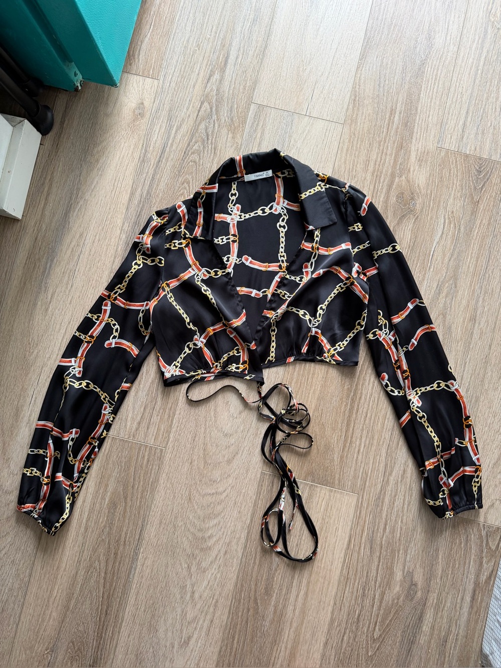 Black long-sleeve cropped blouse top
